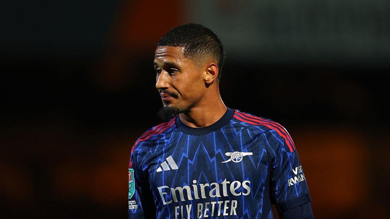 Absennya William Saliba di Foto Skuad Arsenal Dijelaskan Mikel Arteta