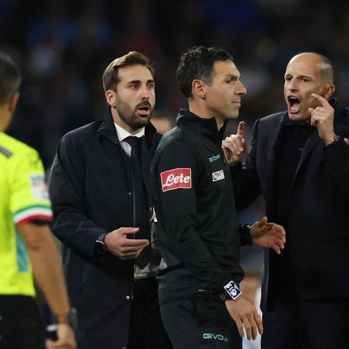 Allegri Kesal Dikartu Merah Saat Napoli Ditahan Imbang Roma