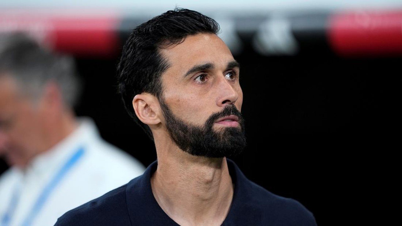 Alvaro Arbeloa Didakwa FA atas Komentar Kontroversial Terkait Manchester United