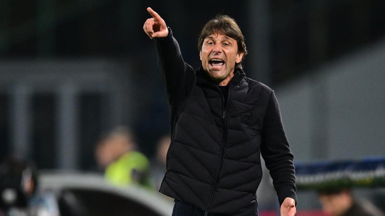 Antonio Conte Buka Peluang Latih Klub 'Redup', Manchester United Disebut?