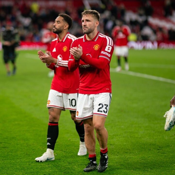 Antonio Valencia Ingatkan Fans MU: Trofi Musim Ini Sulit Diraih