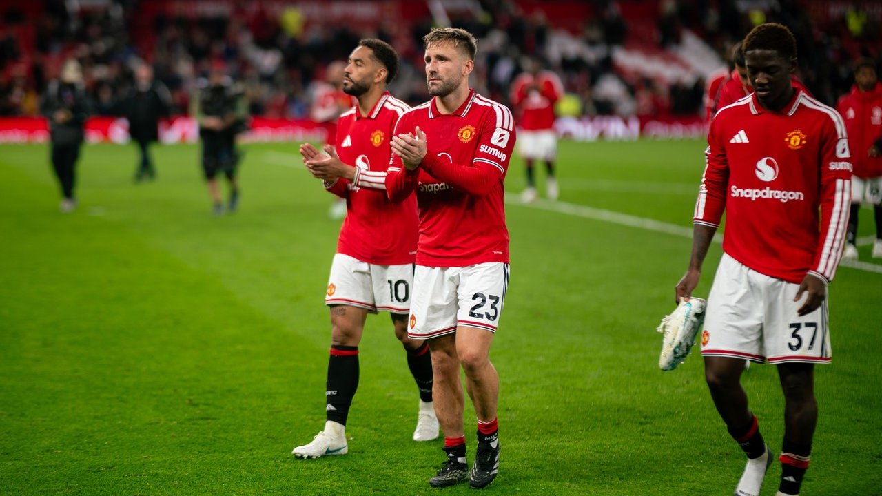 Antonio Valencia Ingatkan Fans MU: Trofi Musim Ini Sulit Diraih