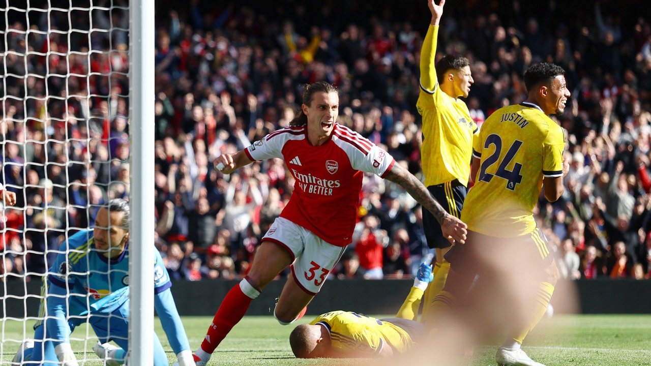 Arsenal Raih Kemenangan Comeback Dramatis atas Leeds United 2-1