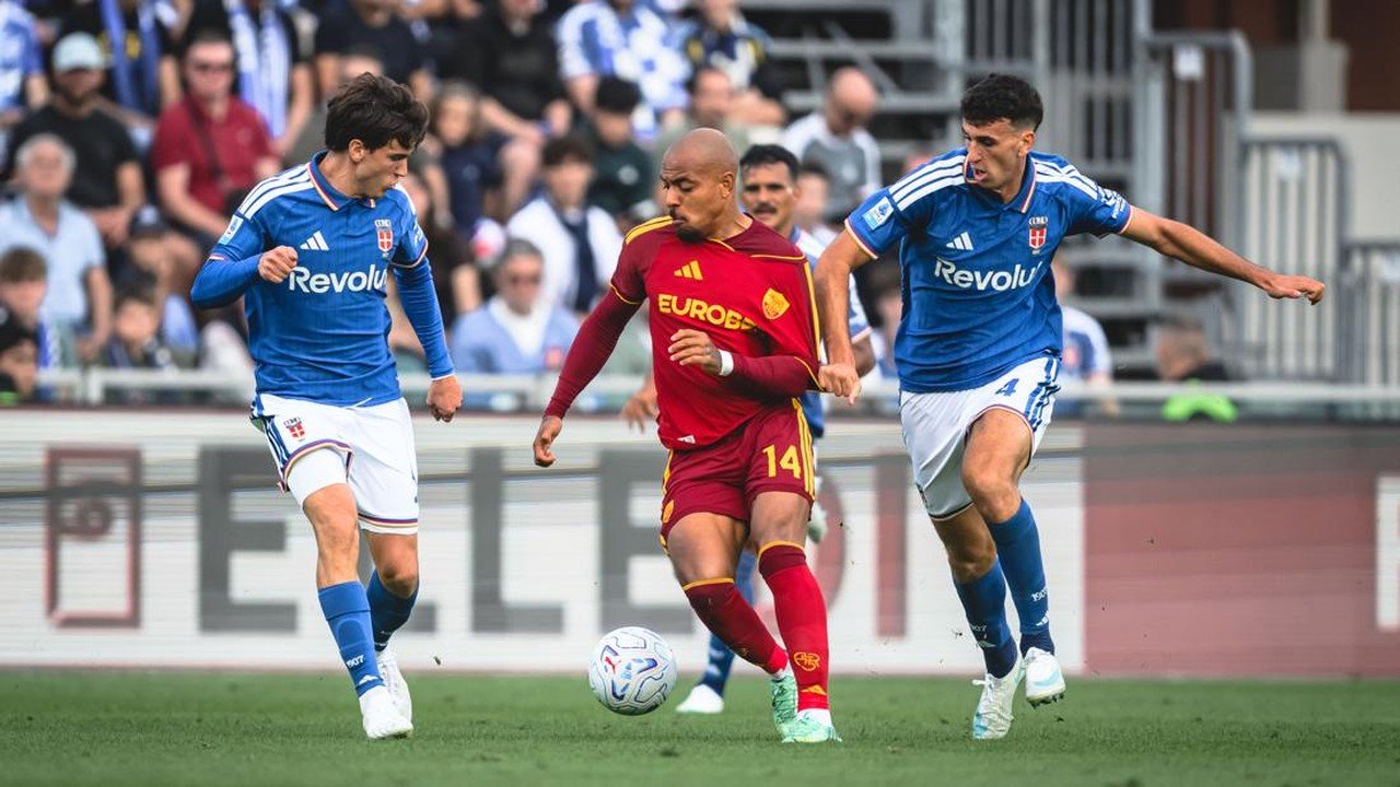 AS Roma Gagal Raih Poin Penuh Usai Donyell Malen Diusir Wasit