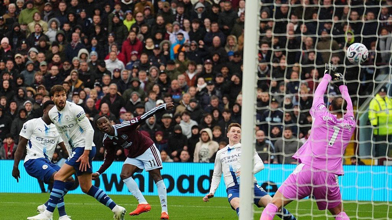 Babak Pertama Aston Villa vs Man City: Gol Cepat Jackson Ungguli The Citizens