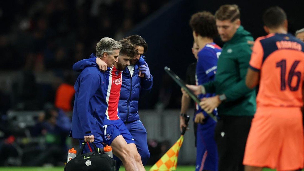 Cedera ACL Khvicha Kvaratskhelia, PSG Terancam Kehilangan Pemain Kunci Hingga Akhir Musim