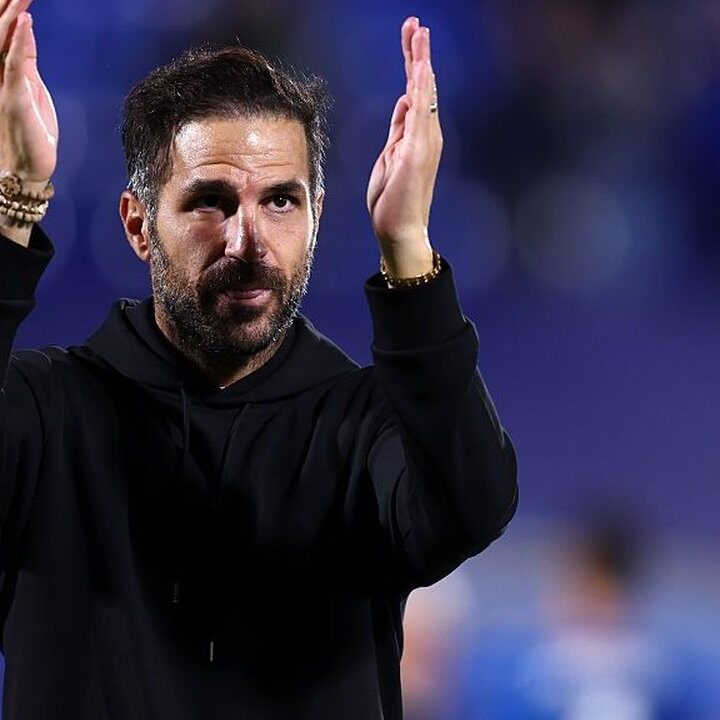 Cesc Fabregas Jadi Kandidat Kuat Pelatih Barcelona Pengganti Hansi Flick