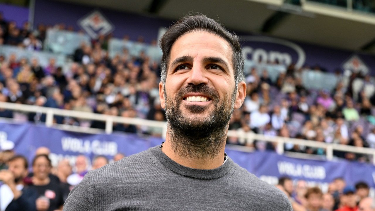 Cesc Fabregas Tegaskan Komitmen Penuh untuk Como, Tolak Spekulasi Pindah Klub