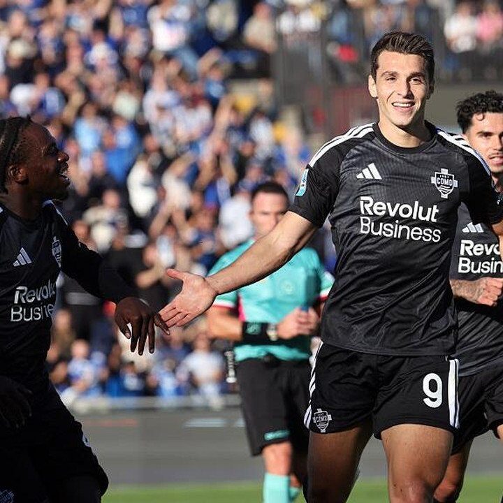 Como Permalukan Sassuolo 2-0 Berkat Brace Douvikas