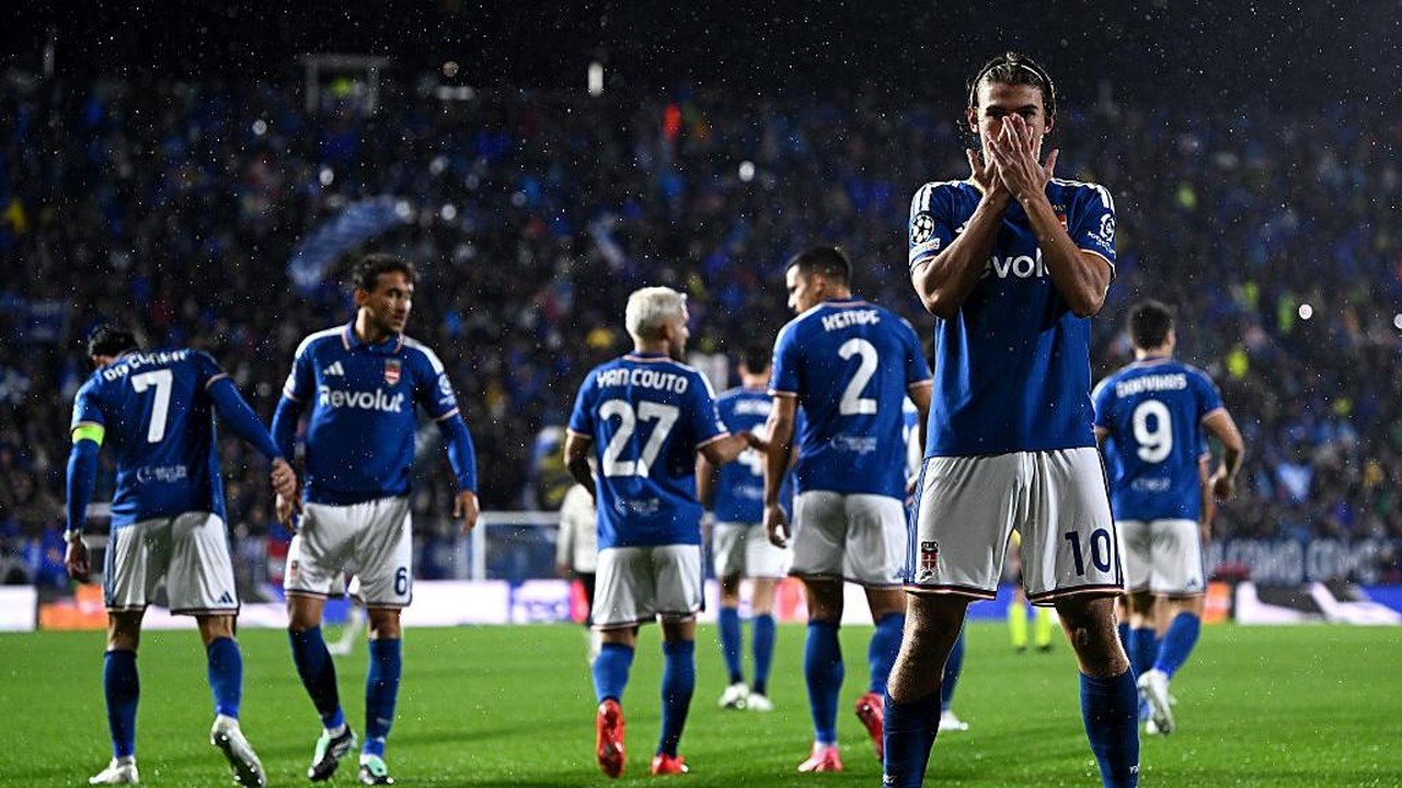 Como Tebar Kejutan di Liga Champions, Cesc Fabregas Bawa Klub Debutannya Bersinar