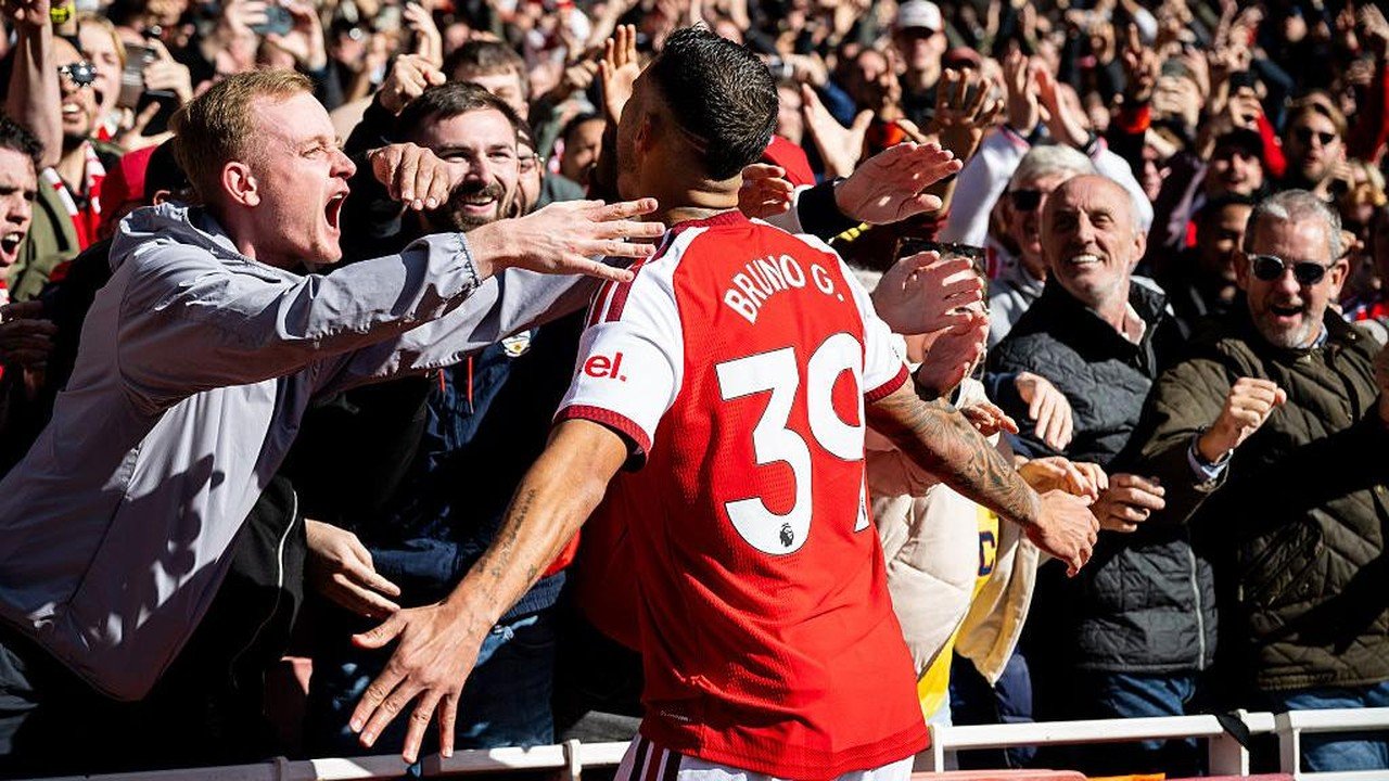 Debut Kandang Manis, Guimaraes Cetak Gol Kemenangan Arsenal atas Leeds