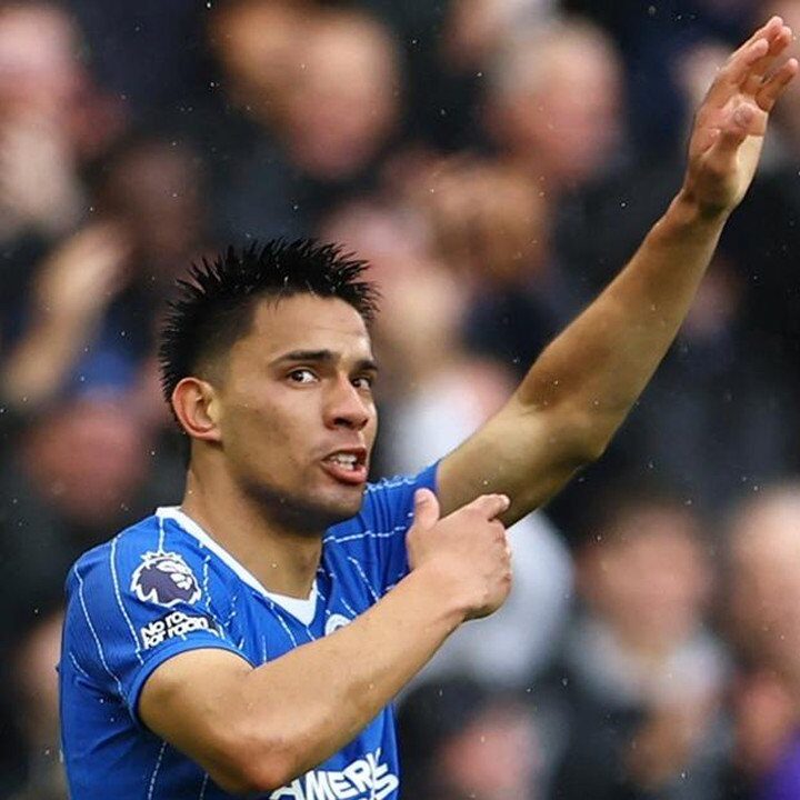 Diego Gomez Cetak Gol dari Tengah Lapangan dalam Kemenangan Telak Brighton