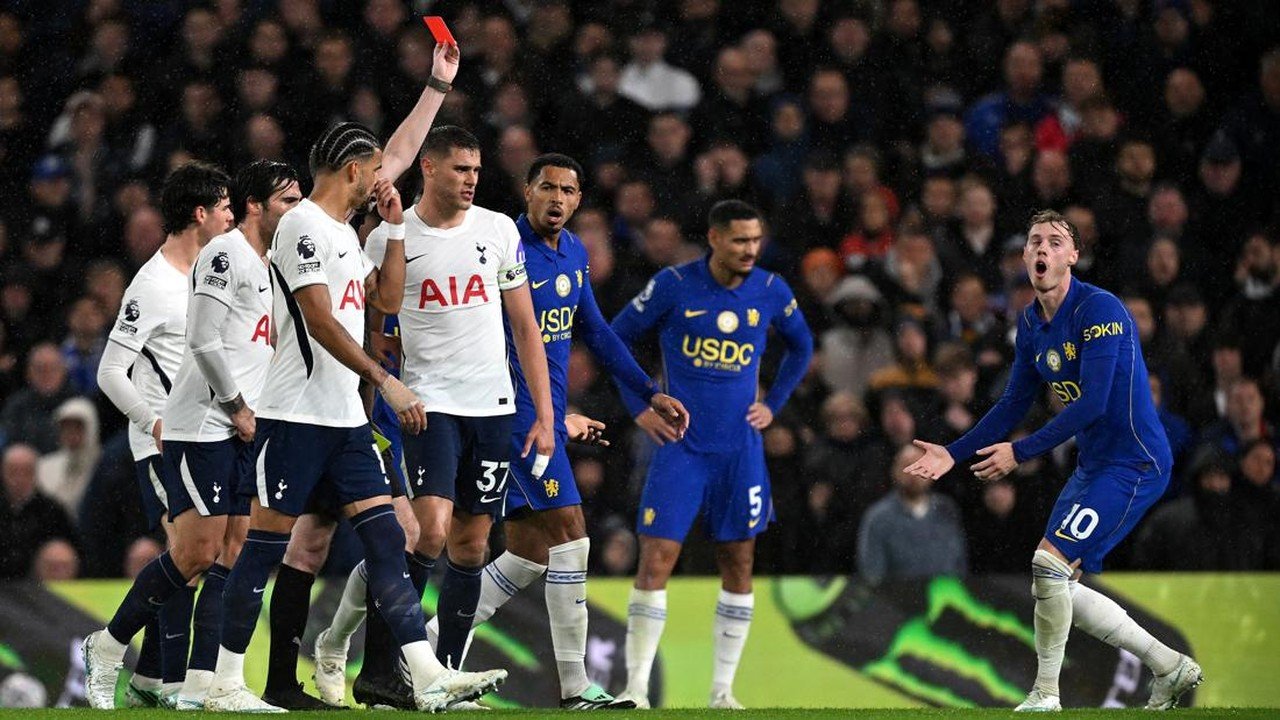 Drama Stamford Bridge: Kartu Merah Palmer Warnai Kemenangan Spurs 2-0 atas Chelsea