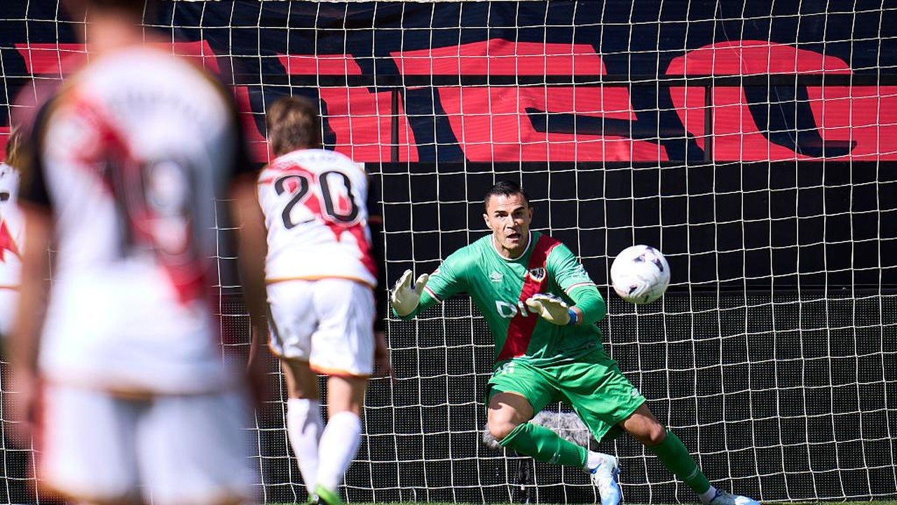 Dua Penalti dan Gol Chip Taklukkan Audero, Rayo Vallecano Tumbang 0-3 dari Elche