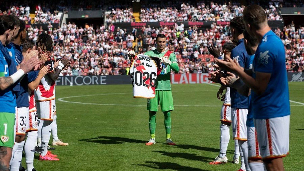 Emil Audero Disambut Guard of Honour Rayo Vallecano usai Bawa Timnas Indonesia Juara ASEAN Cup