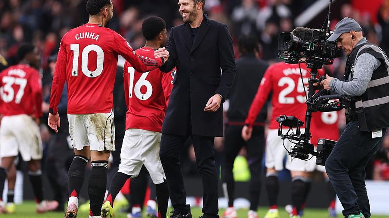 Emmanuel Petit: Hanya Pemain Man United yang Bisa Benahi Krisis Tim