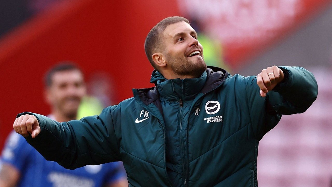 Fabian Hurzeler Tegaskan Fokus pada Brighton, Abaikan Spekulasi MU
