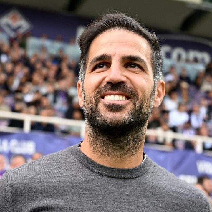 Fabregas Ungkap Taktik “Parkir Bus” Como Hadapi Serangan Balik MU