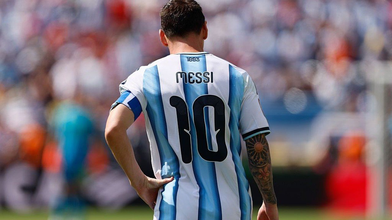 Gary Neville dan Roy Keane Debat Status Terbaik Sepak Bola Usai Messi Pensiun dari Timnas Argentina