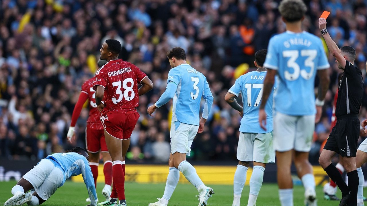 Kartu Merah Gravenberch Ubah Permainan Liverpool Melawan Manchester City