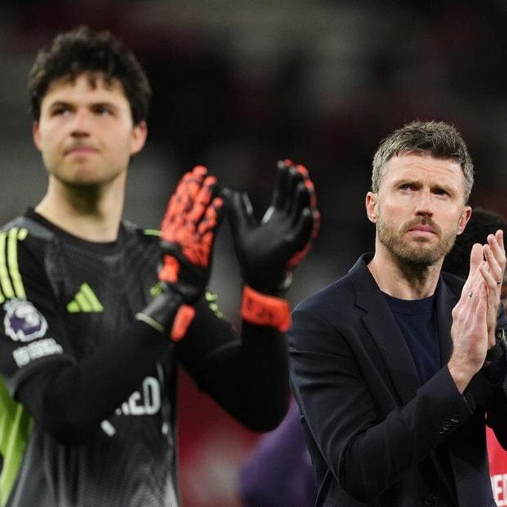 Kiper MU Senne Lammens Tegaskan Dukungan Penuh untuk Pelatih Michael Carrick