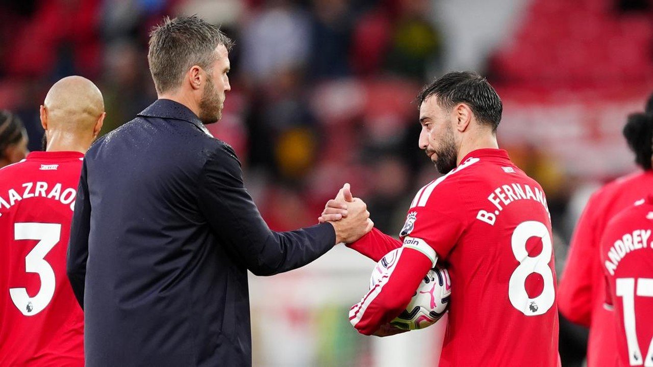 Konflik Bruno Fernandes dan Carrick Jadi Sorotan Usai Kekalahan Telak MU