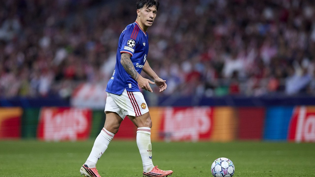 Lisandro Martinez Kritik Manajemen MU, Alan Shearer Angkat Bicara