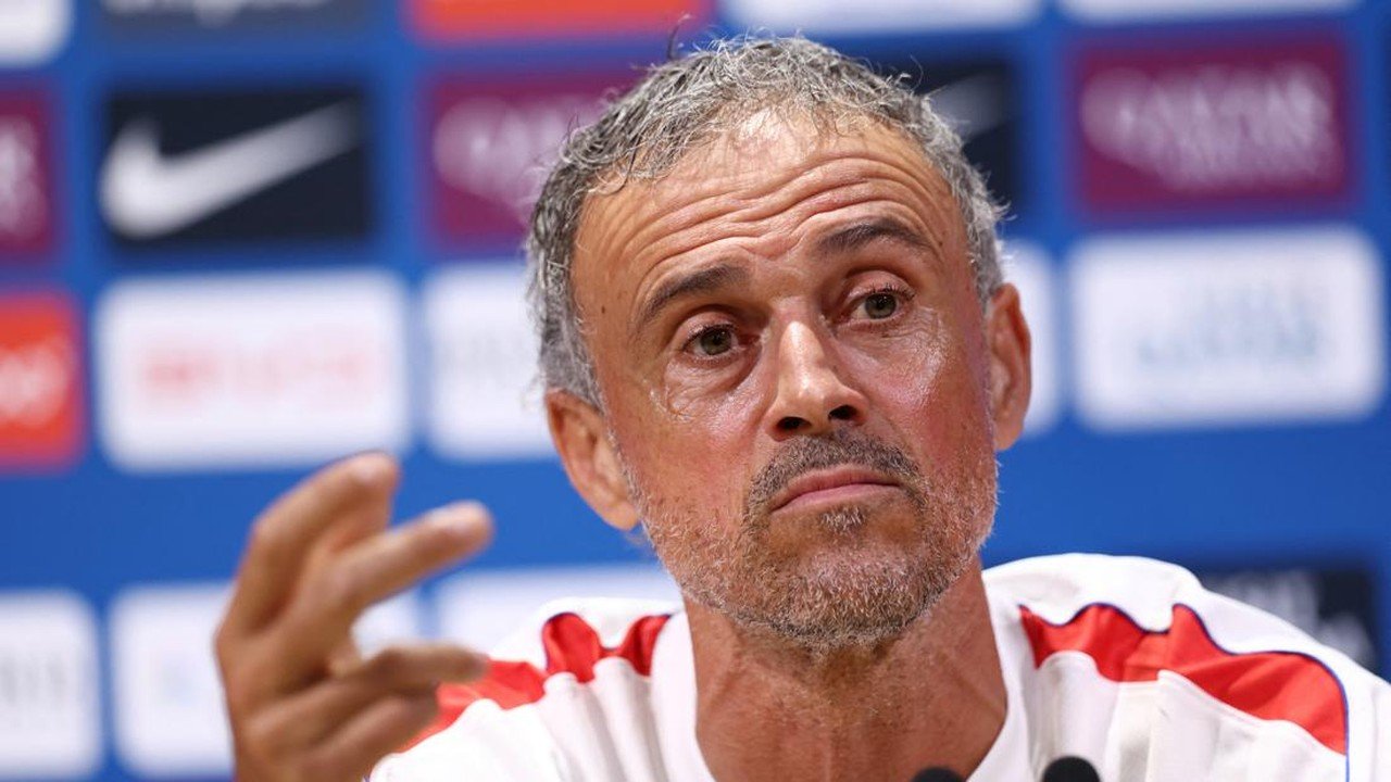 Luis Enrique Siap Lupakan Barcelona Demi Kemenangan PSG di Liga Champions