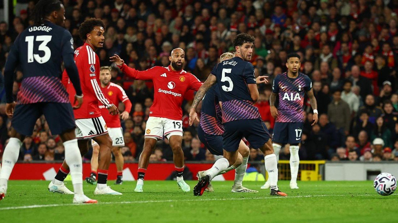 Manchester United Gagal Raih Poin Penuh Lawan 10 Pemain Tottenham