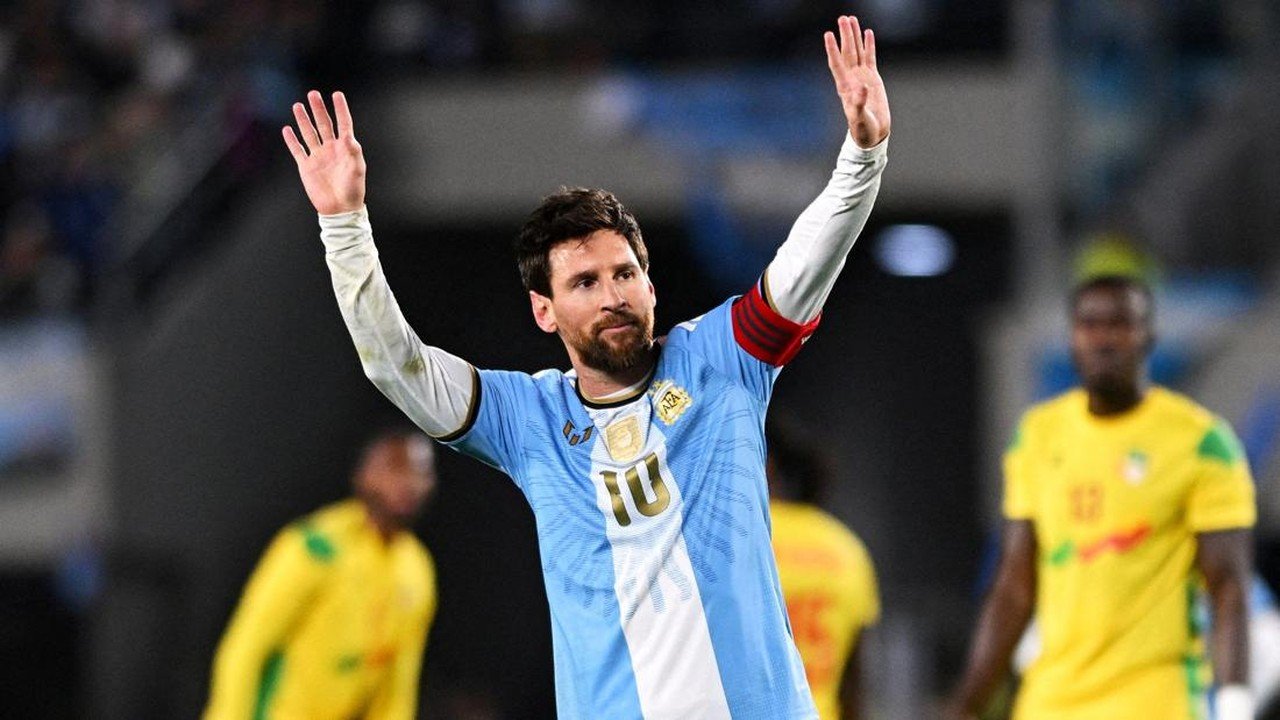 Messi Resmi Pamit dari Timnas Argentina, Luis Suarez Sampaikan Pesan Menyentuh