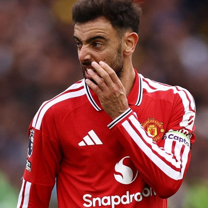 Michael Carrick Ungkap Alasan Rotasi Posisi Bruno Fernandes