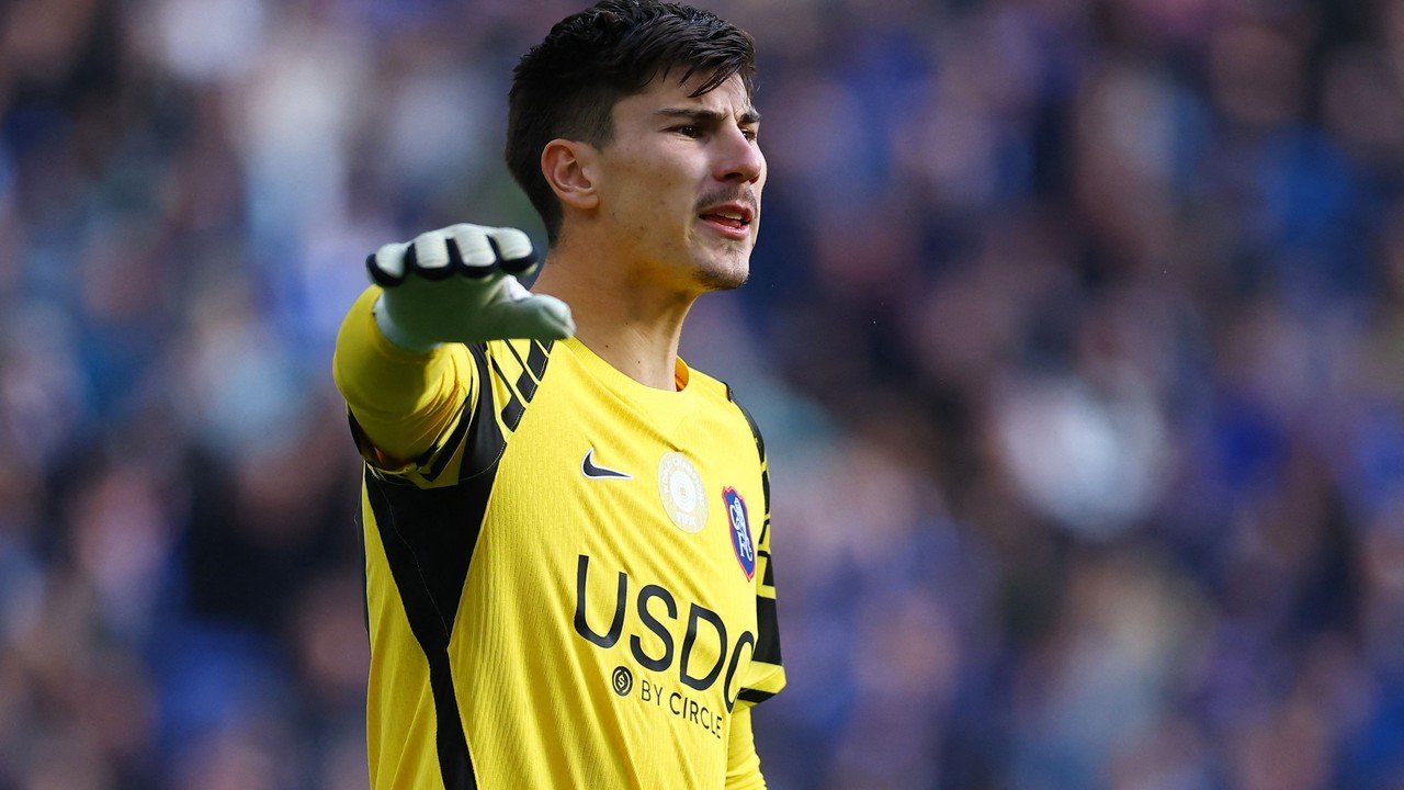 Mike Penders Susul Jejak Courtois di Chelsea Setelah Debut Lawan Everton