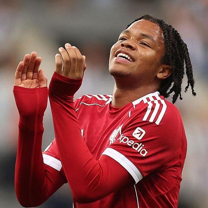Rio Ngumoha Pecahkan Rekor Assist, Liverpool Raih Kemenangan Dramatis atas Villarreal