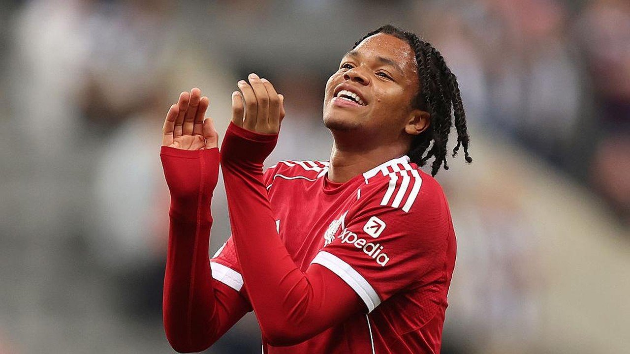 Rio Ngumoha Pecahkan Rekor Assist, Liverpool Raih Kemenangan Dramatis atas Villarreal