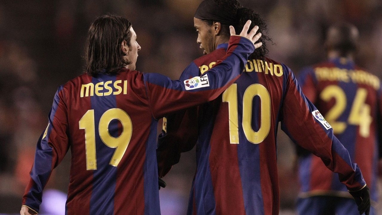 Ronaldinho Haru Lepas Messi dari Timnas Argentina