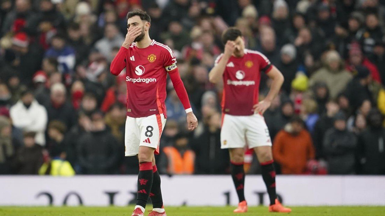 Roy Keane Kritik Kapten MU, Sebut Sibuk Podcast Daripada Pimpin Tim