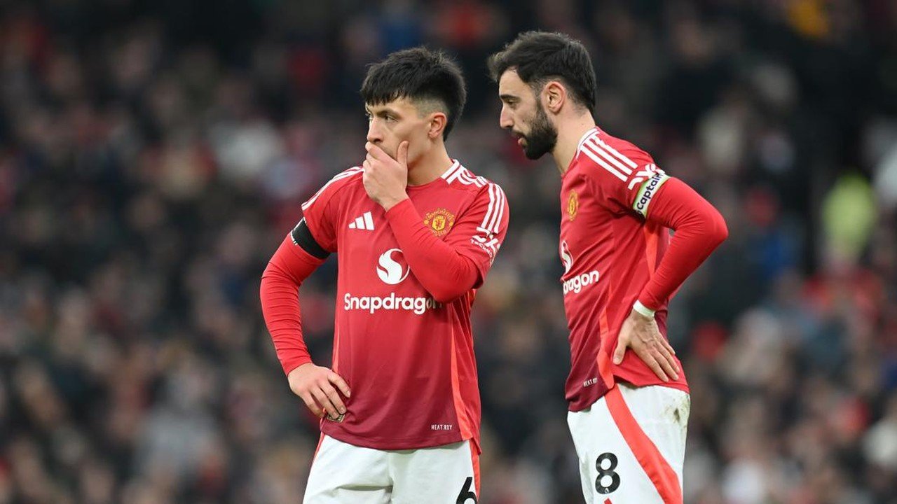 Sorotan Berbeda Martinez dan Fernandes untuk Manchester United